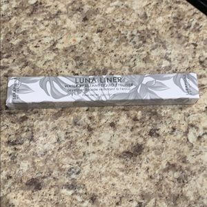 Luna liner water resistant liquid eyeliner